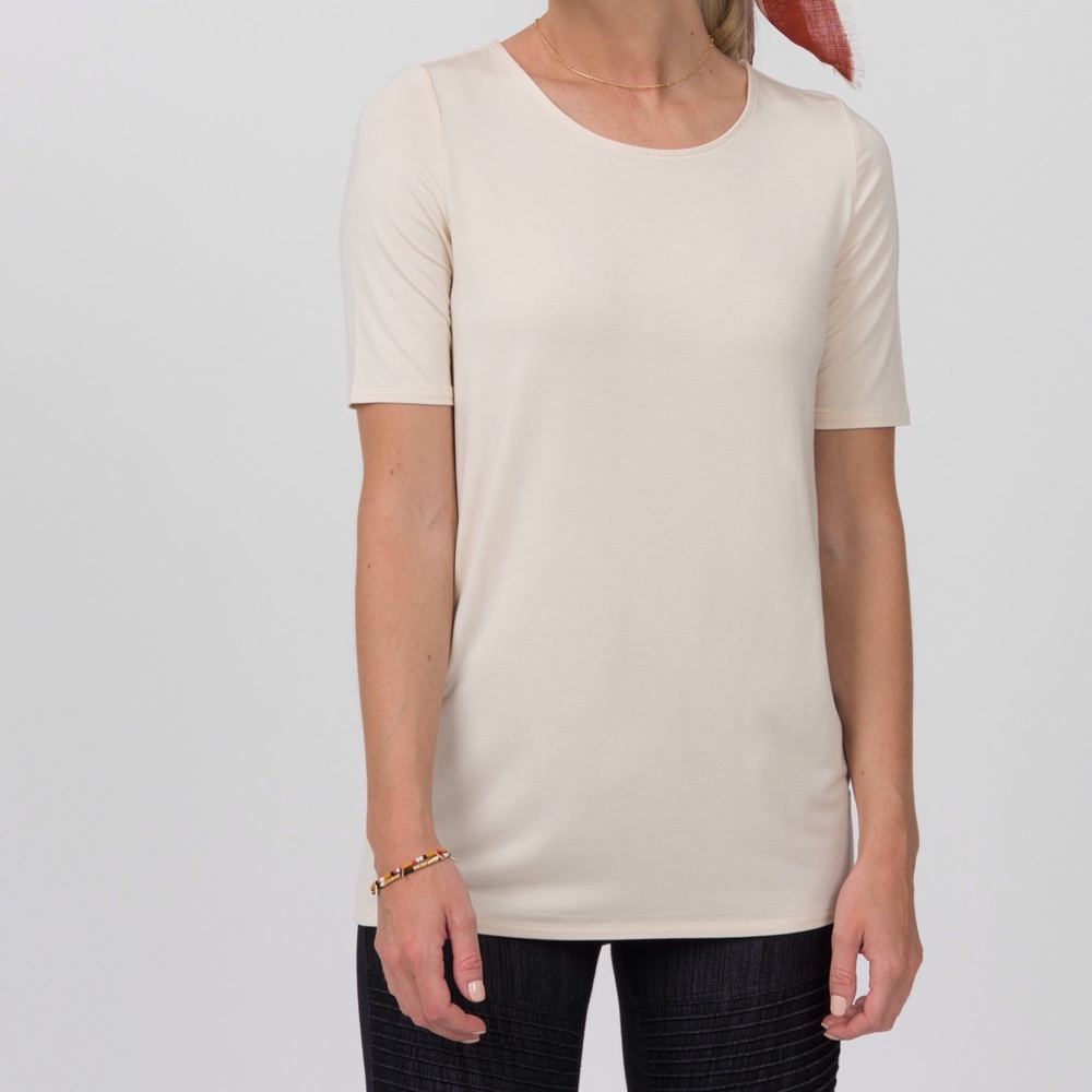 Fitted tee cream